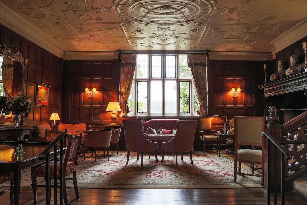 Hotel Gravetye Manor East Grinstead Esterno foto