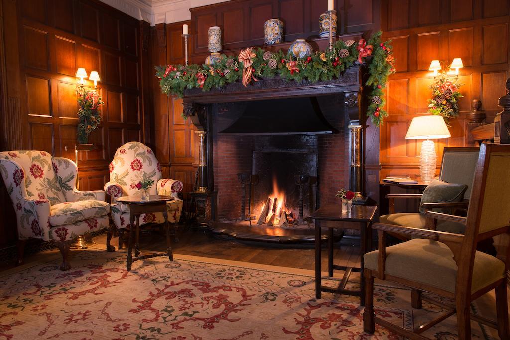 Hotel Gravetye Manor East Grinstead Esterno foto