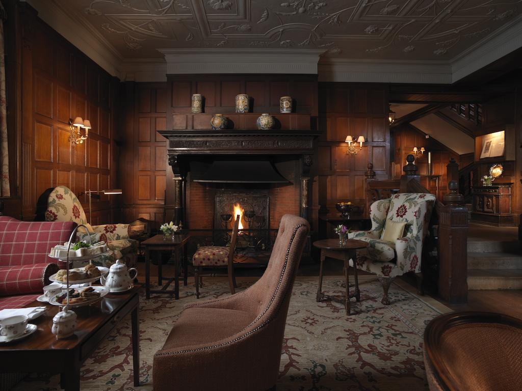 Hotel Gravetye Manor East Grinstead Esterno foto