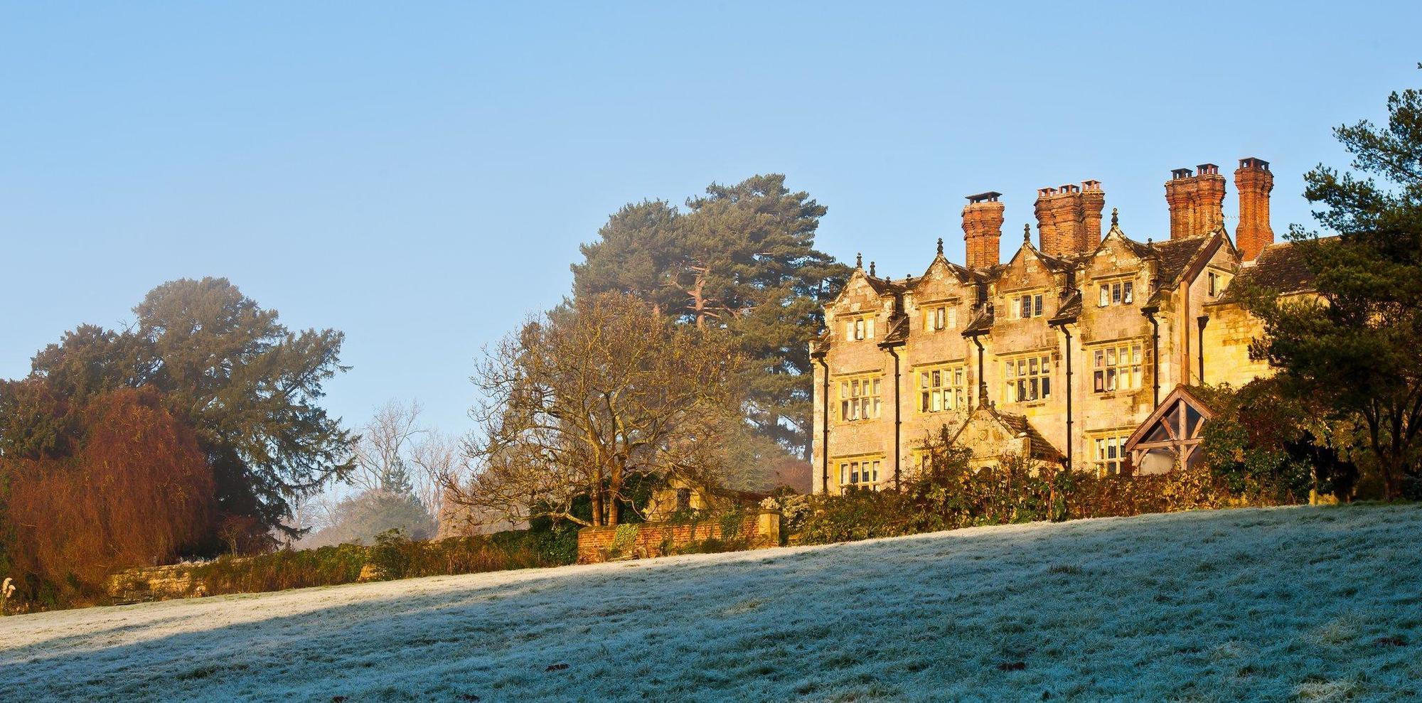 Hotel Gravetye Manor East Grinstead Esterno foto