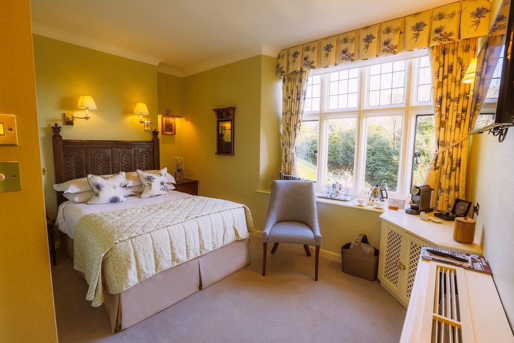Hotel Gravetye Manor East Grinstead Esterno foto