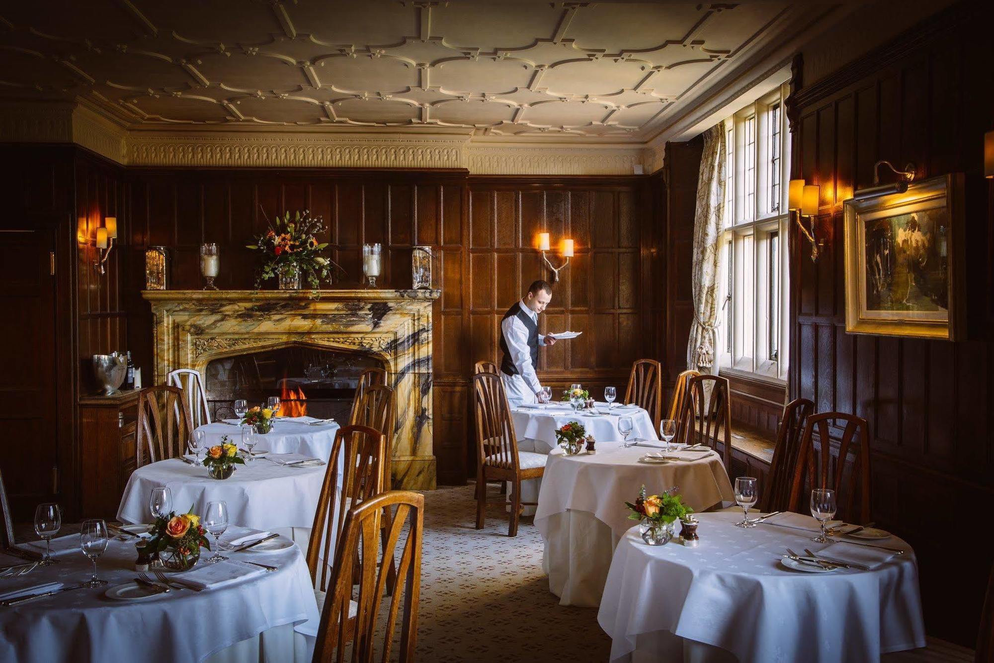 Hotel Gravetye Manor East Grinstead Esterno foto