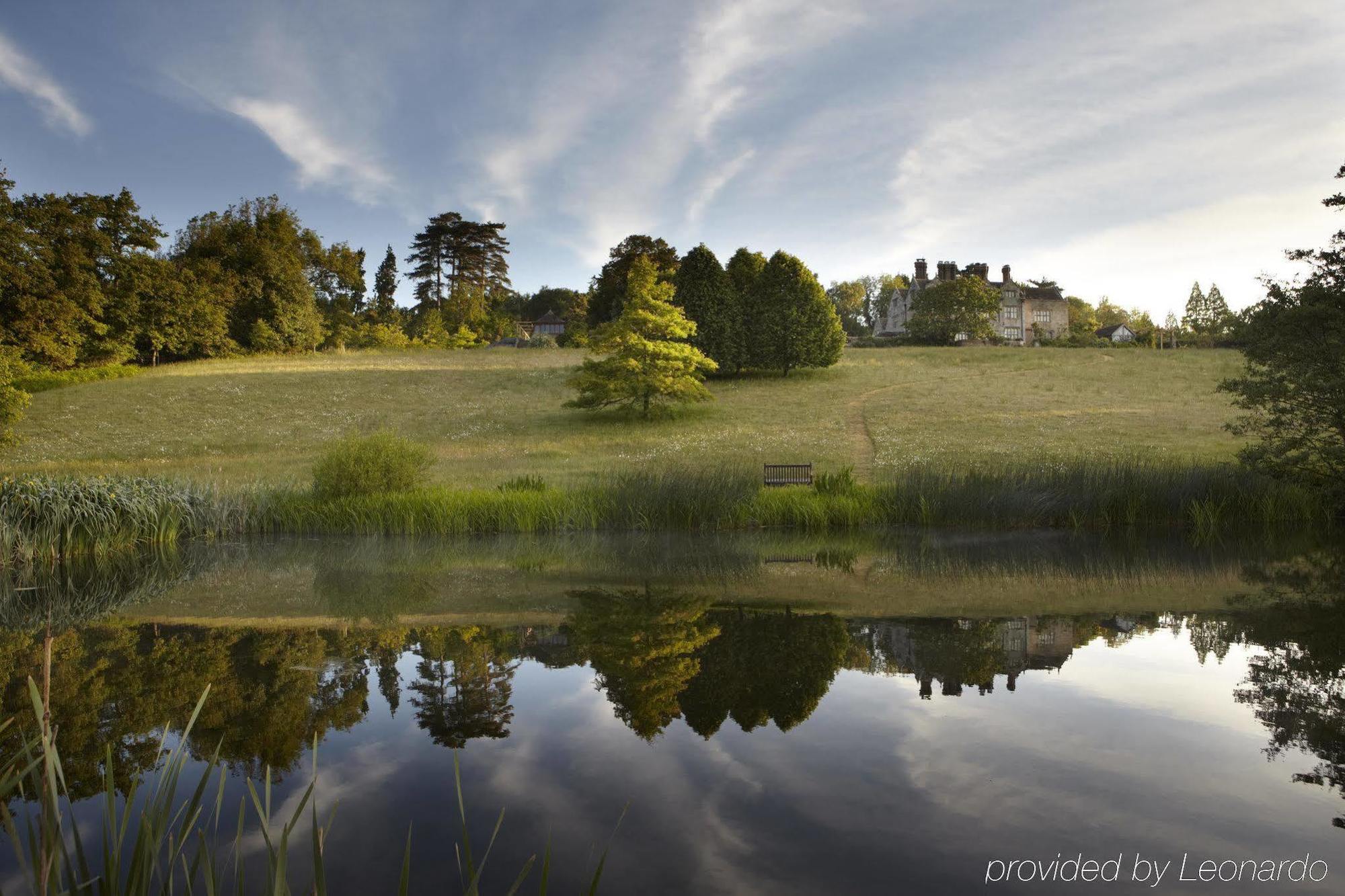 Hotel Gravetye Manor East Grinstead Esterno foto