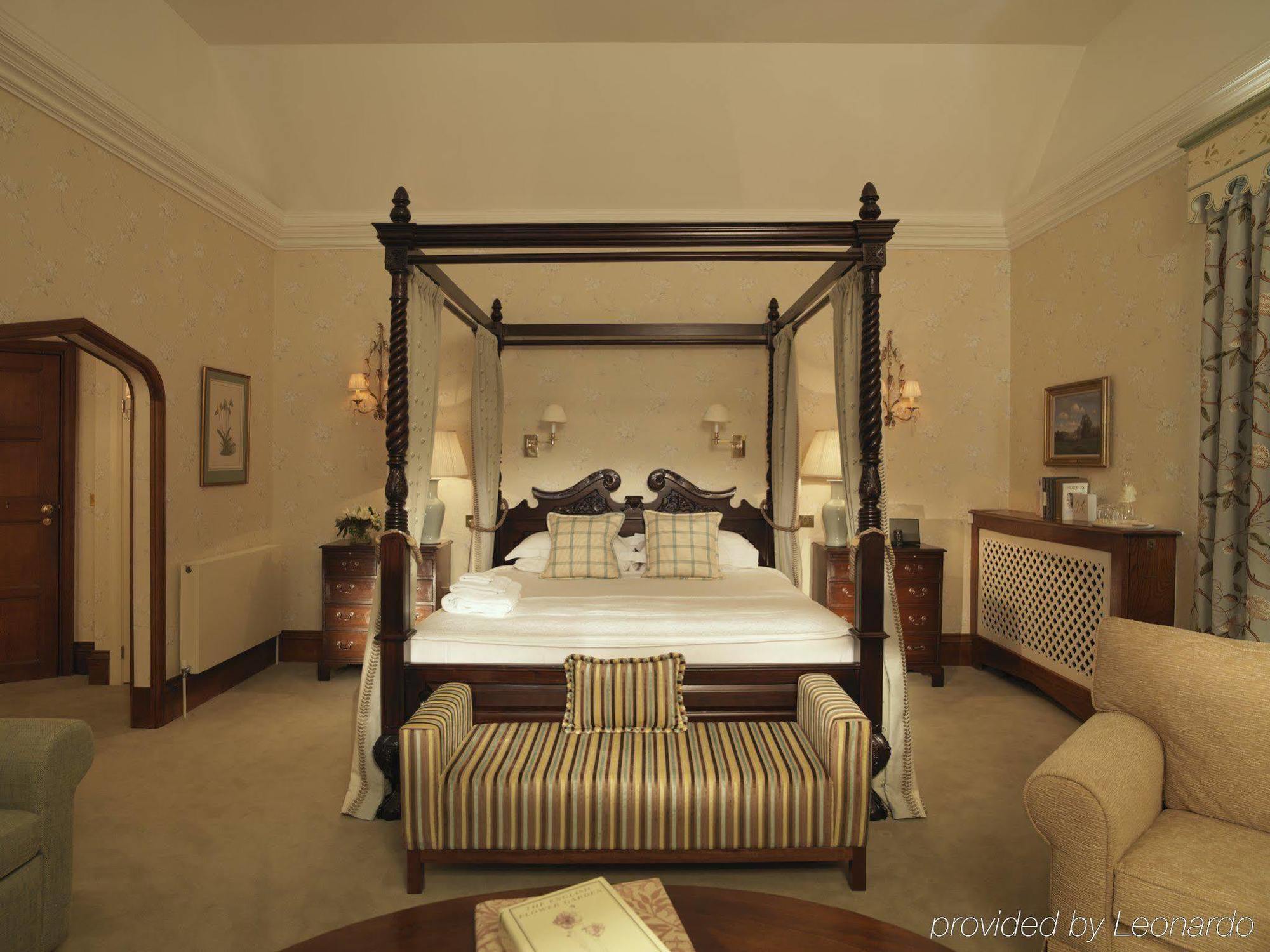Hotel Gravetye Manor East Grinstead Esterno foto