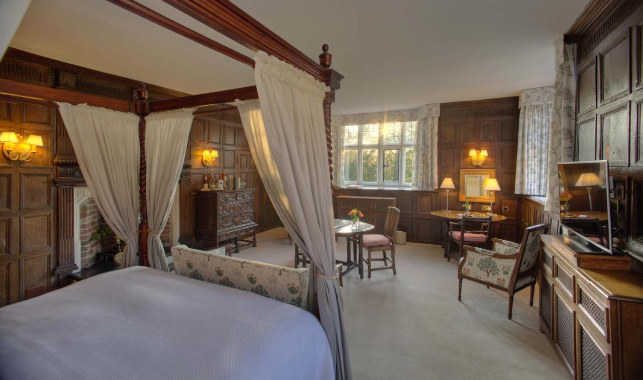 Hotel Gravetye Manor East Grinstead Esterno foto